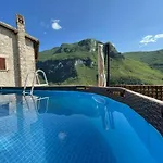 Con Piscina 