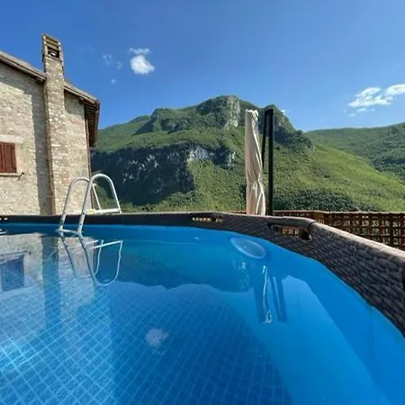Con Piscina La Dogana Di Spoleto Villa SantʼAnatolia di Narco